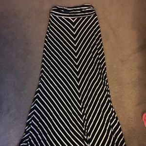 Merona black and white striped skirt